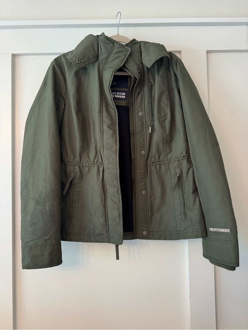 Abercrombie & Fitch All-Season Weather Warrior Hooded Water-resistant jacket Med